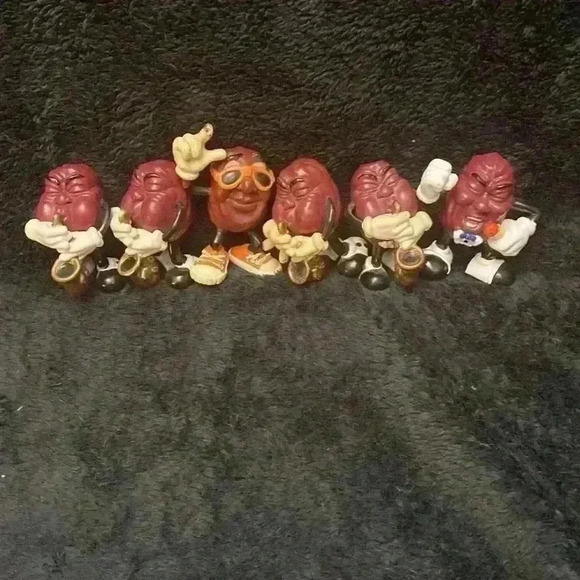Vintage Set of  6 California Raisins collectibles. - Picture 3 of 9